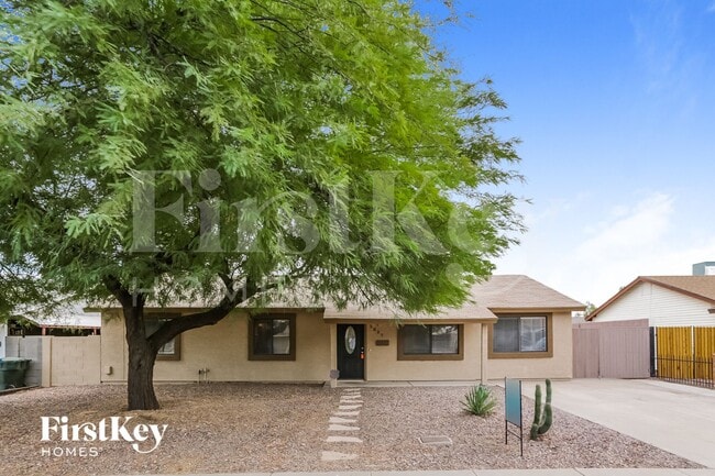 Building Photo - 3827 E Friess Dr