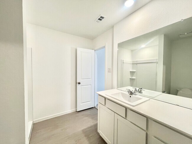 Building Photo - 921 Lago Laceno Ln