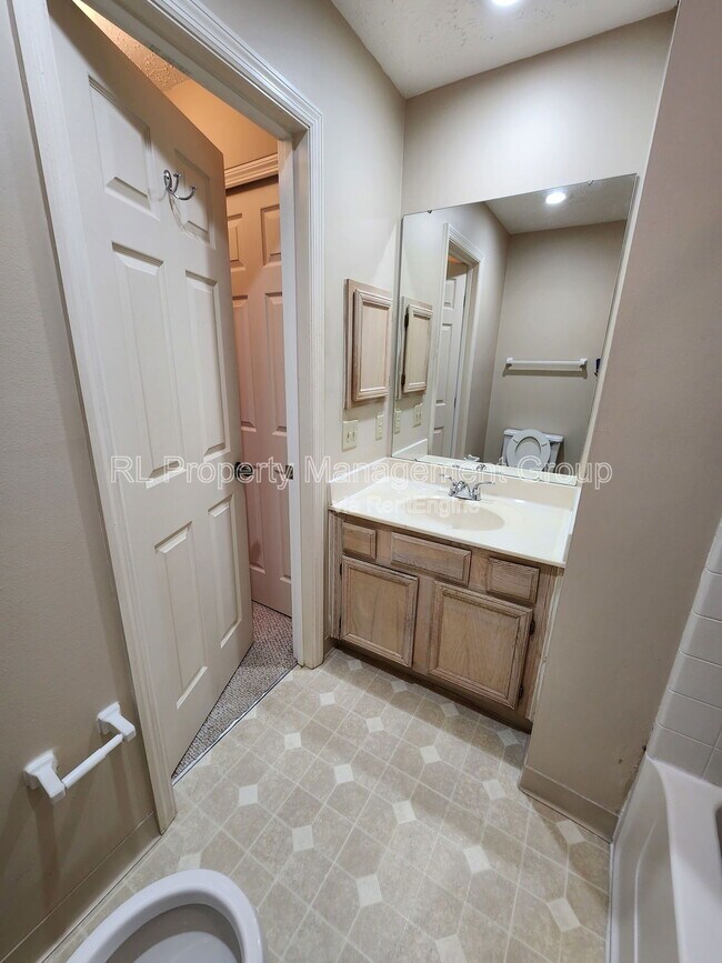 Building Photo - 3437 Fishinger Mill Dr