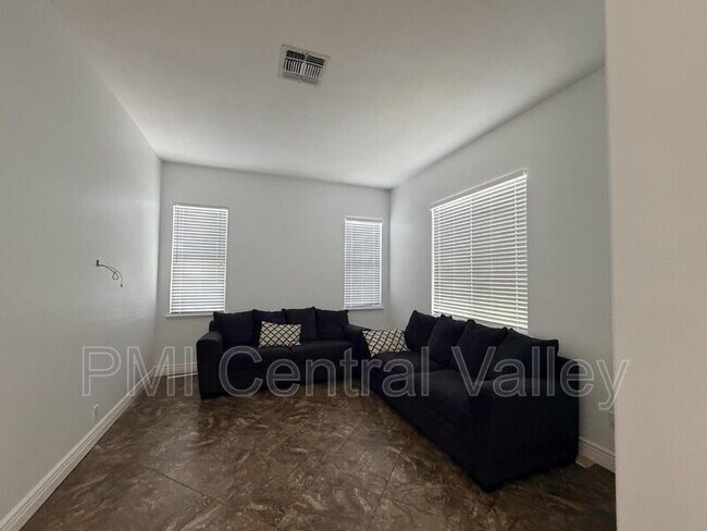 Building Photo - 108 Hornfels Ave