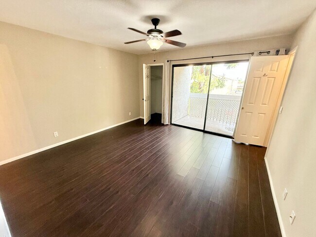 Building Photo - Beautiful 3 bed/3 bath In Costa Mesa