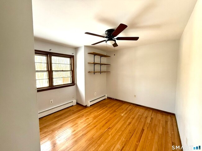 Building Photo - 27 White Oak Rd