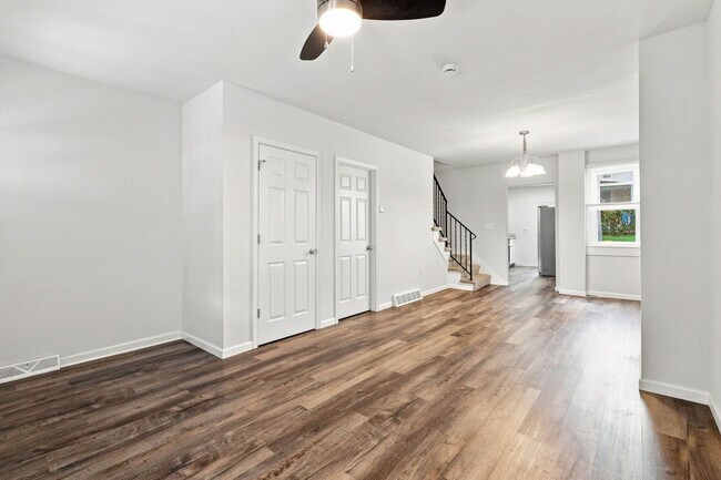 Building Photo - 550 Dauphin St