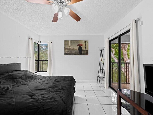 Building Photo - 3868 Carambola Cir N