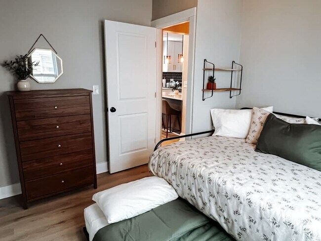 Building Photo - 3923 Victory Blvd