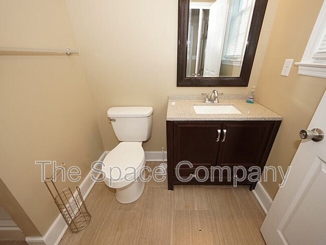 Building Photo - 126 Logan St