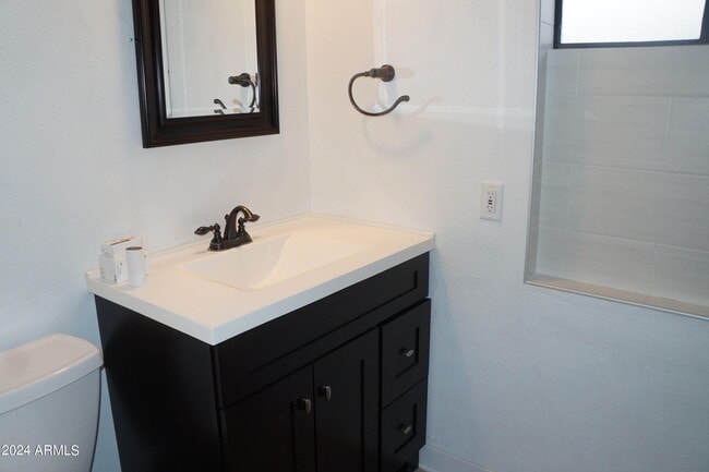 Building Photo - 5756 W Del Rio St