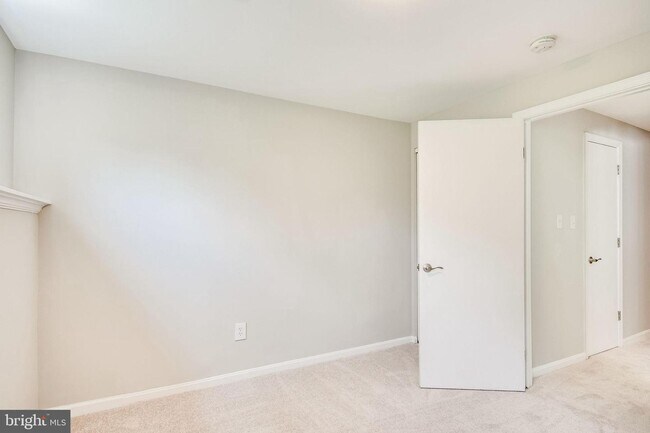 Building Photo - 5415 Helm Ct