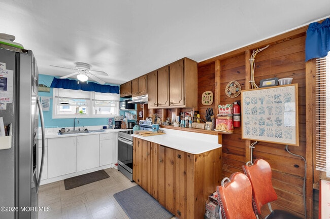 Building Photo - 28 11th Ln