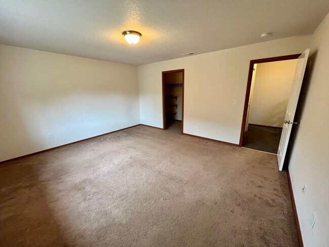 Building Photo - 293 Sowell Dr