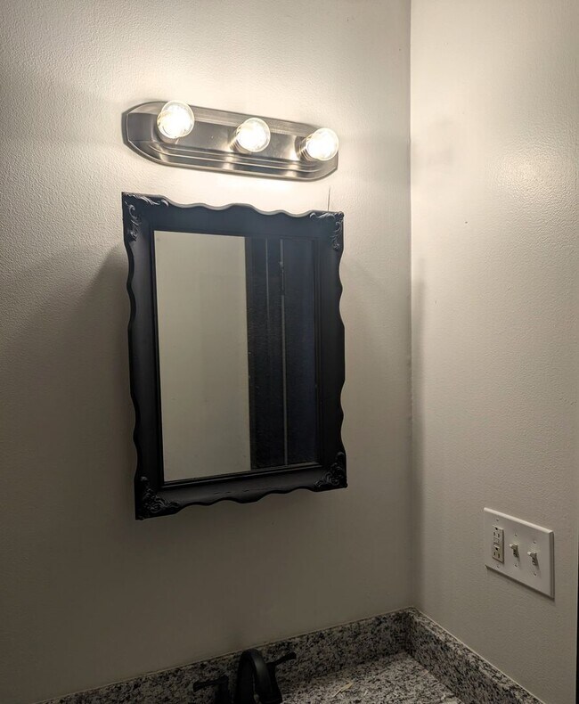 Building Photo - SECURITY DEPOSIT special