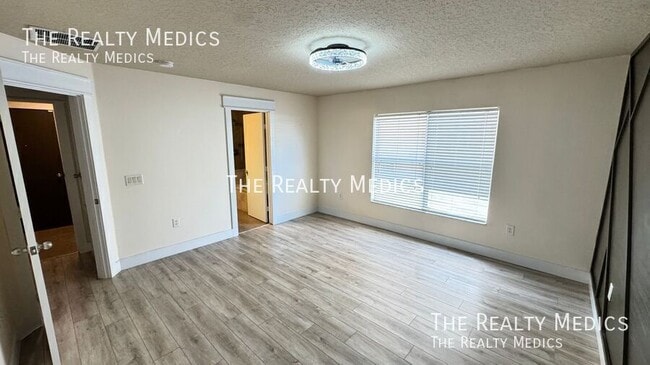 Building Photo - 1040 Elderberry Dr