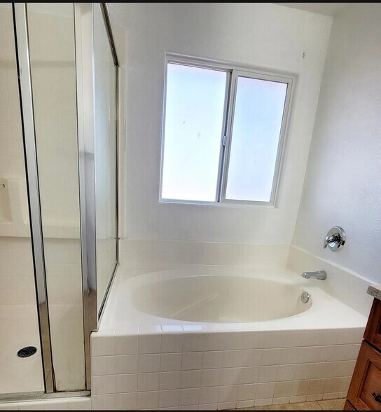 Building Photo - 11666 English Ct