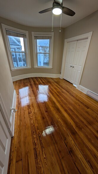 Building Photo - 54 Saxton St