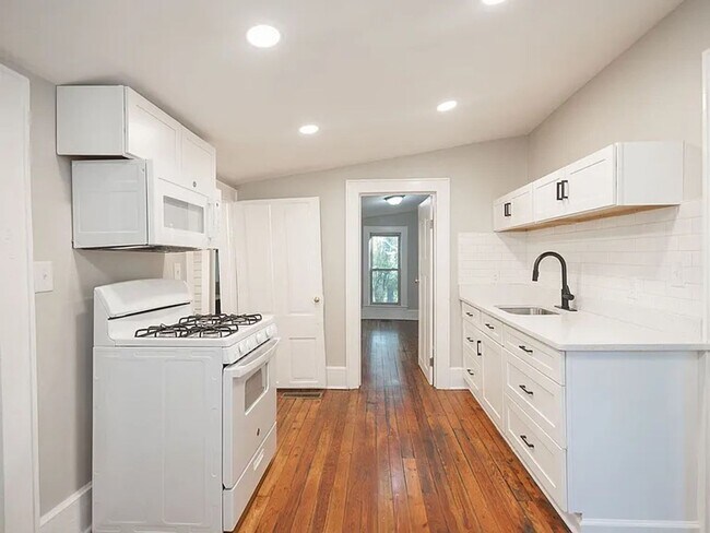 Building Photo - 321 N 10th St