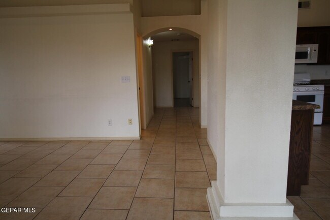 Building Photo - 456 Passmore Rd