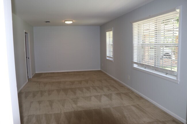 Building Photo - 21 Highpoint Dr
