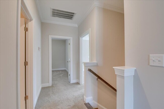 Building Photo - 323 Colonnades Dr