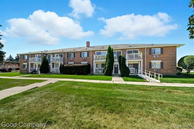 Building Photo - 2400 Parmenter Blvd