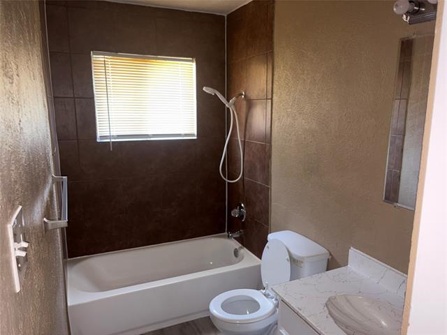 Building Photo - 2721 Canary Cir