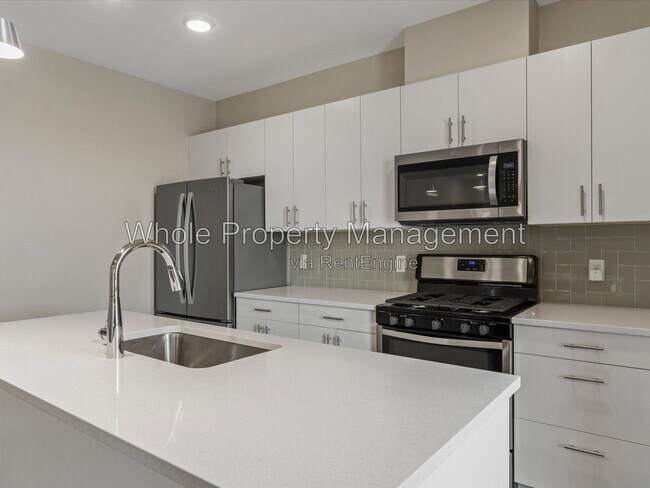 Building Photo - 2374 S University Blvd