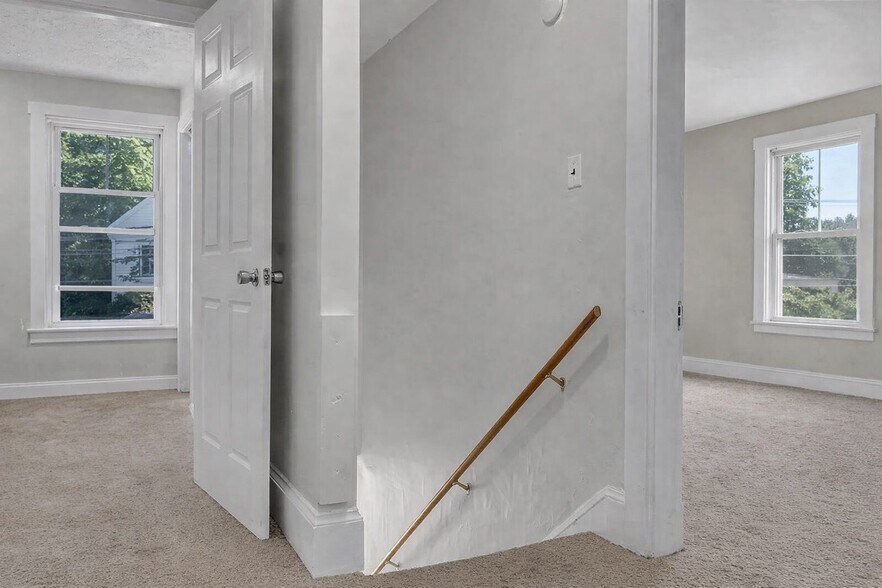 Building Photo - 280 Main St