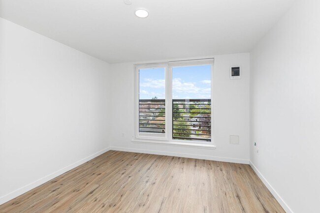 Interior Photo - CHRONICLE: Stylish Wallingford Studios wi...