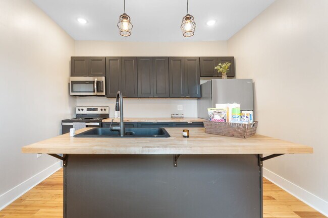 Building Photo - 837 Campbell Ave