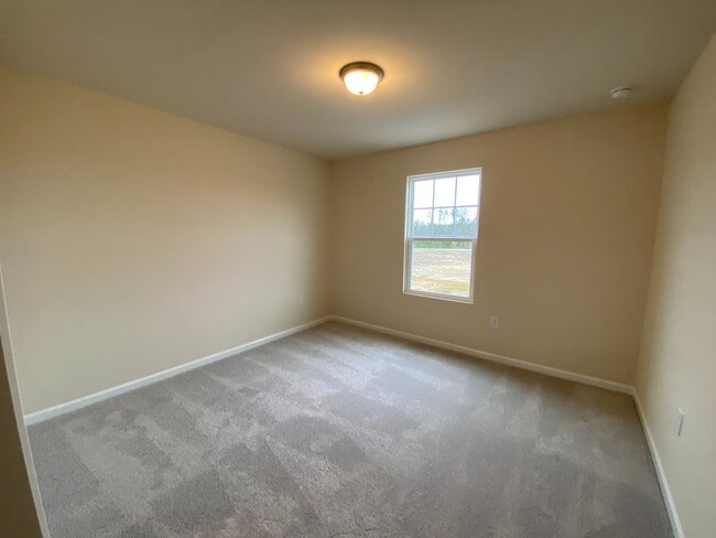 Building Photo - Room in House on Sugarplum Road