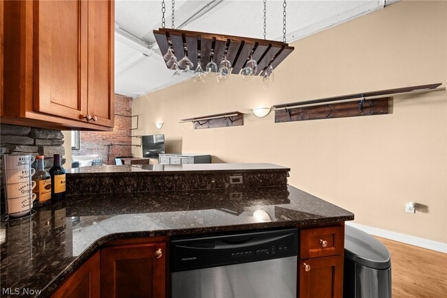 Building Photo - 1133 W 9th St