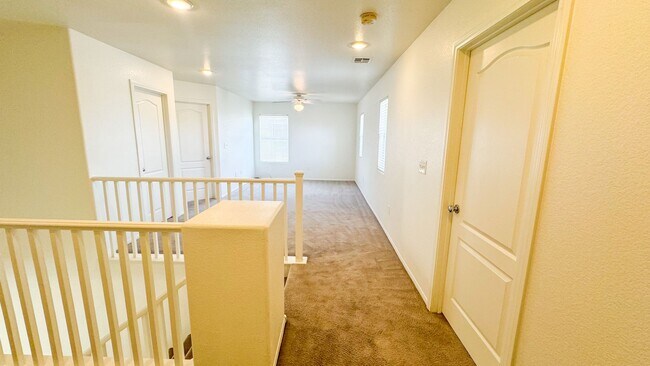 Building Photo - Spacious 3-Bed + Loft & Den | Granite Coun...