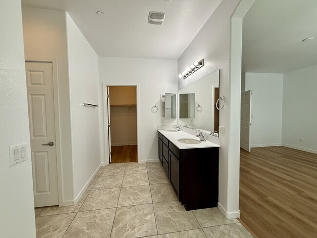 Building Photo - 4 BED, 2.5 BATH, 2 CAR-GARAGE, TWO-STORY, SINGLE FAMILY HOME FOR
