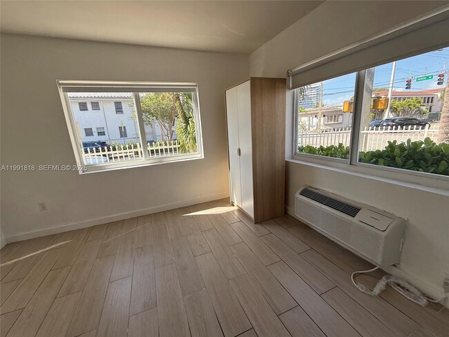 Building Photo - 625 77th St