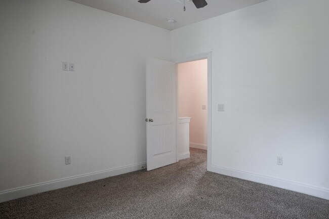 Building Photo - 446 Walker Cir