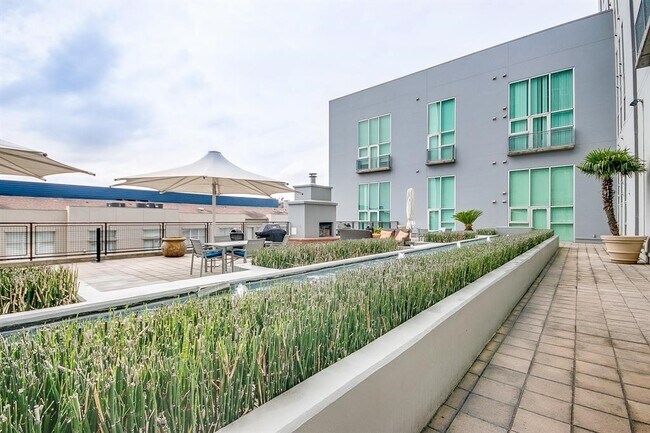 Building Photo - 2000 Bagby St