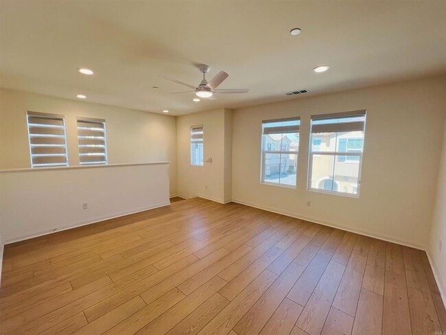 Building Photo - 530 Longmeadow St