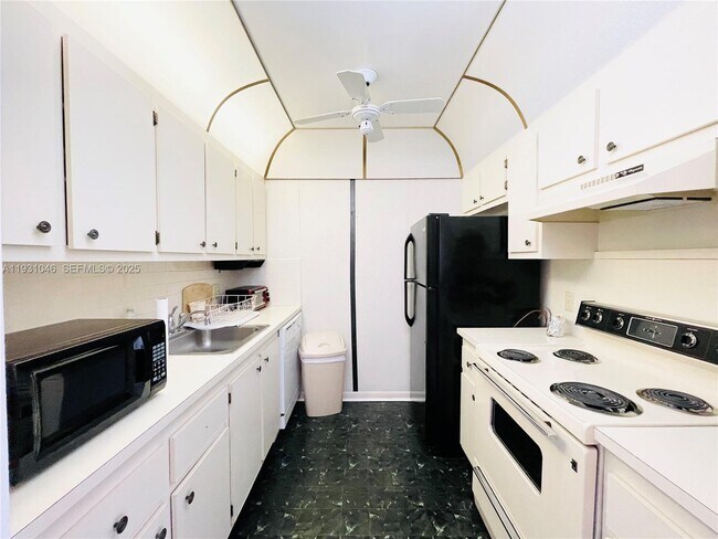 Building Photo - 301 SW 135th Ave