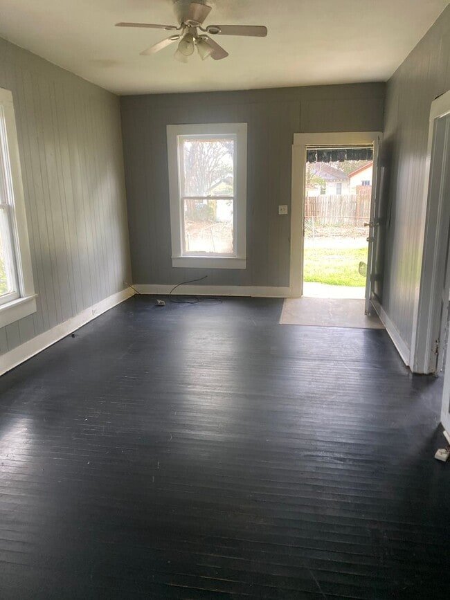 Building Photo - 2222 Carleton St