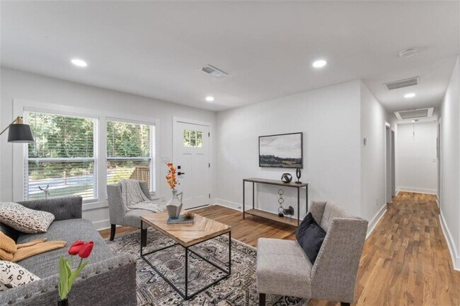 Building Photo - 1514 Peachcrest Rd