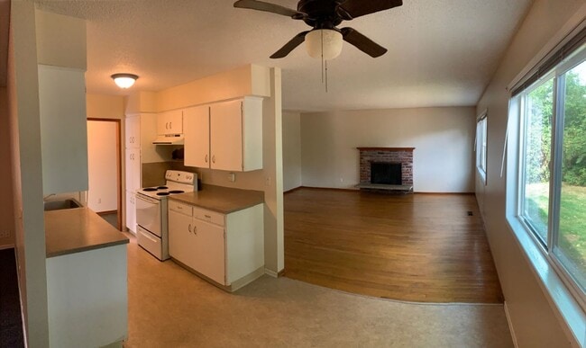 Building Photo - $2,450 - Three Bedrooms, Two Baths Home on...