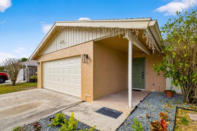 Building Photo - 849 Camellia Dr