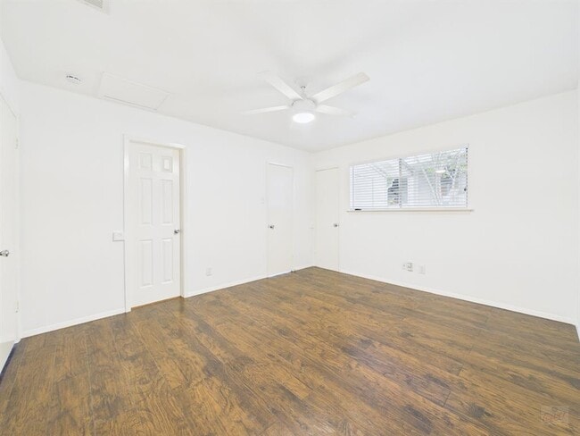 Building Photo - 1305 Hollow Creek Dr