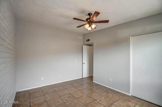 Building Photo - 1612 E Gaylon Dr