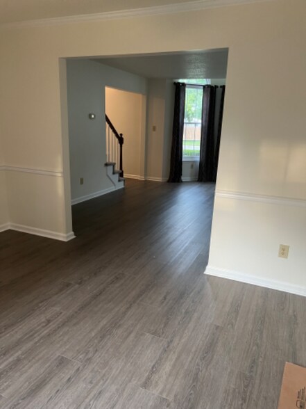 Building Photo - 2633 Pender Dr