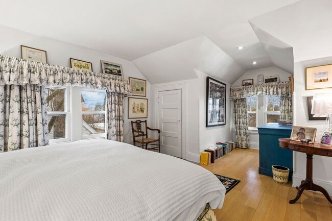 Building Photo - 13 Lockwood Ave