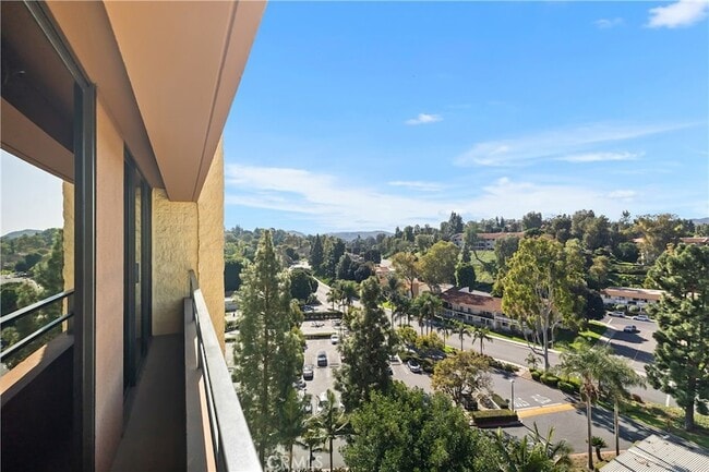 Building Photo - 24055 Paseo Del Lago W