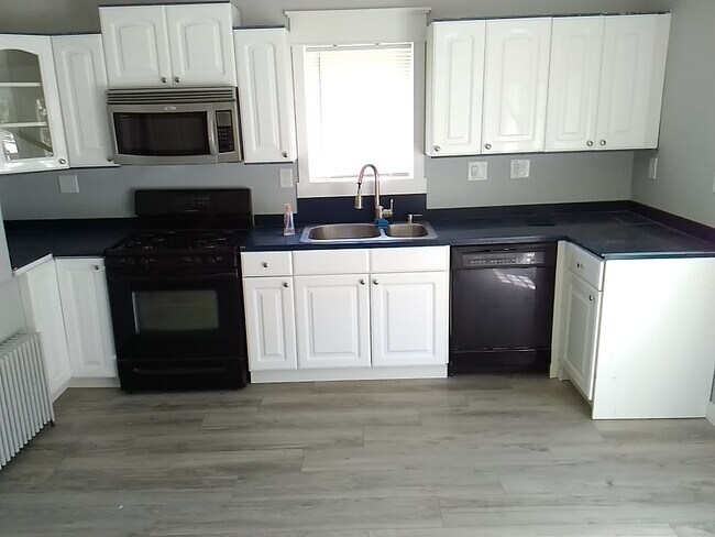 Building Photo - 12 Orchard St