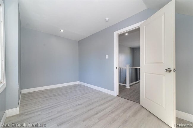 Building Photo - 9327 Schaefer Hwy