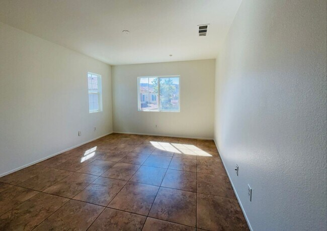 Building Photo - 15627 Lasselle St