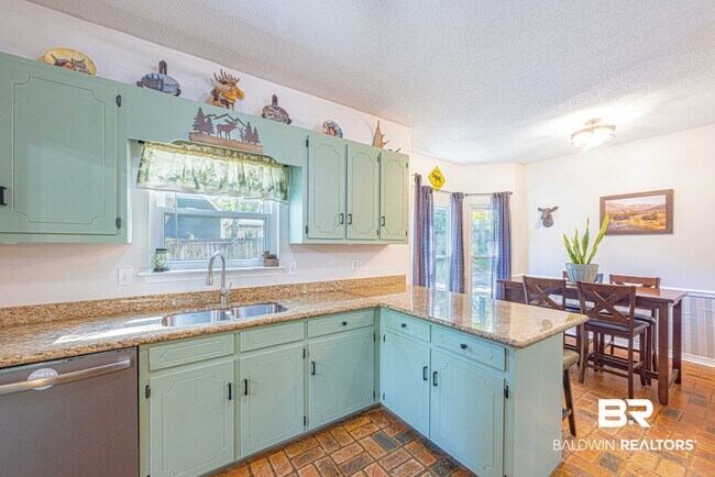 Building Photo - 118 Donna Cir
